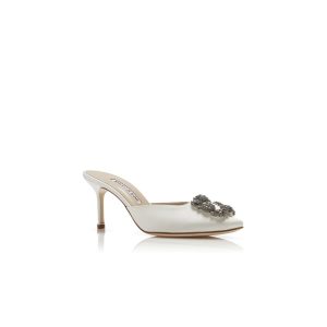 Hangisimu Off-White satinmules med smyckesknäppe