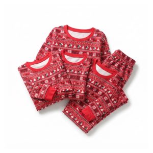 Familj pyjamas jul röd med renar och granar