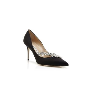 Nadira Svarta pumps i satin med smyckesspänne