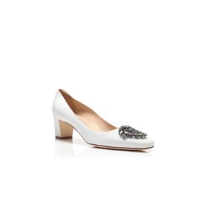 Okkato Vita pumps i crepe de chine med smyckesspännen