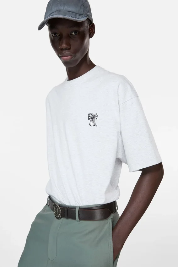T-shirtar med logotyp i form av en rosett - Bild 4